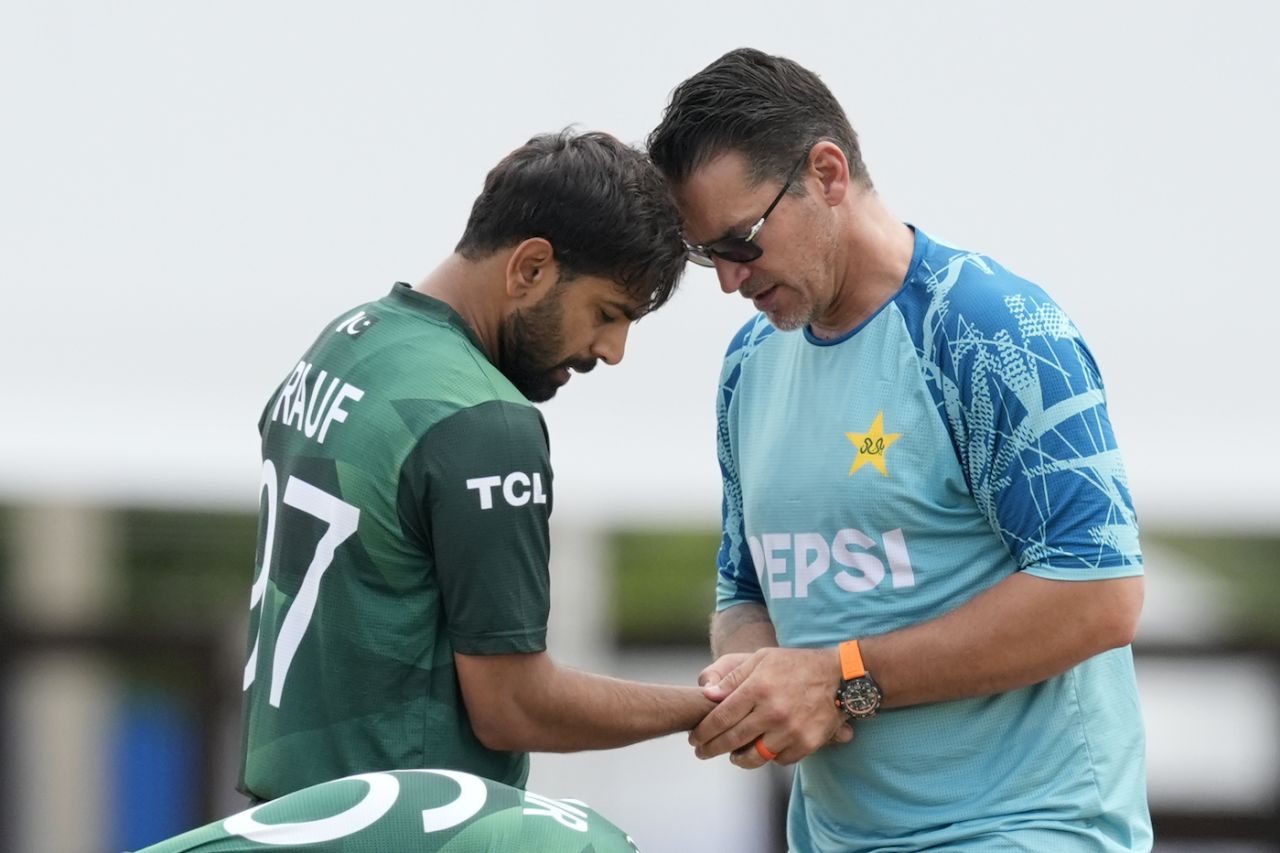 Haris Rauf gets medical attention after being hit by a ball, Ireland vs Pakistan, T20 World Cup 2024, Lauderhill, June 16, 2024