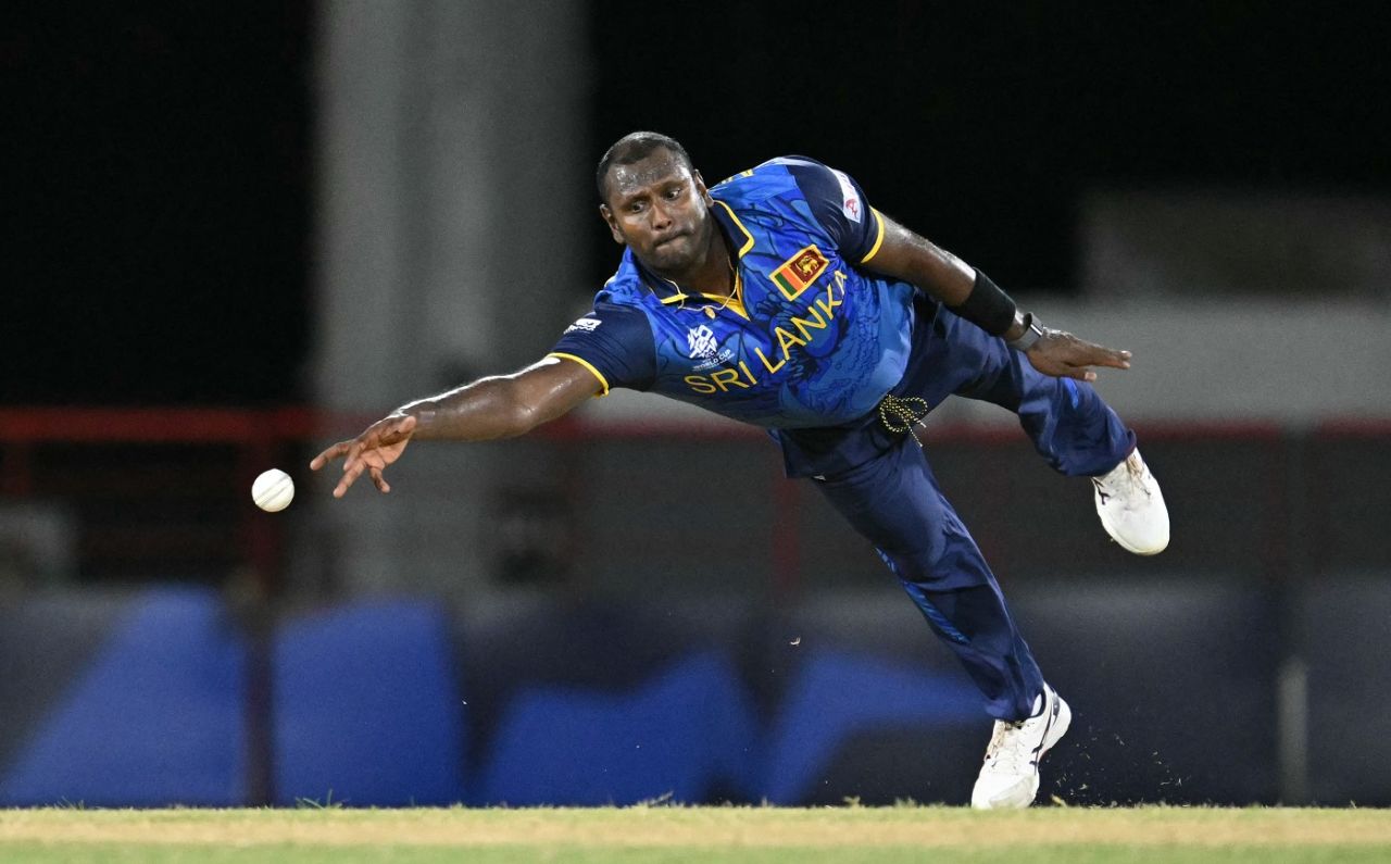 Angelo Mathews stretches out to gather the ball, Netherlands vs Sri Lanka, T20 World Cup 2024, Gros Islet, June 16, 2024