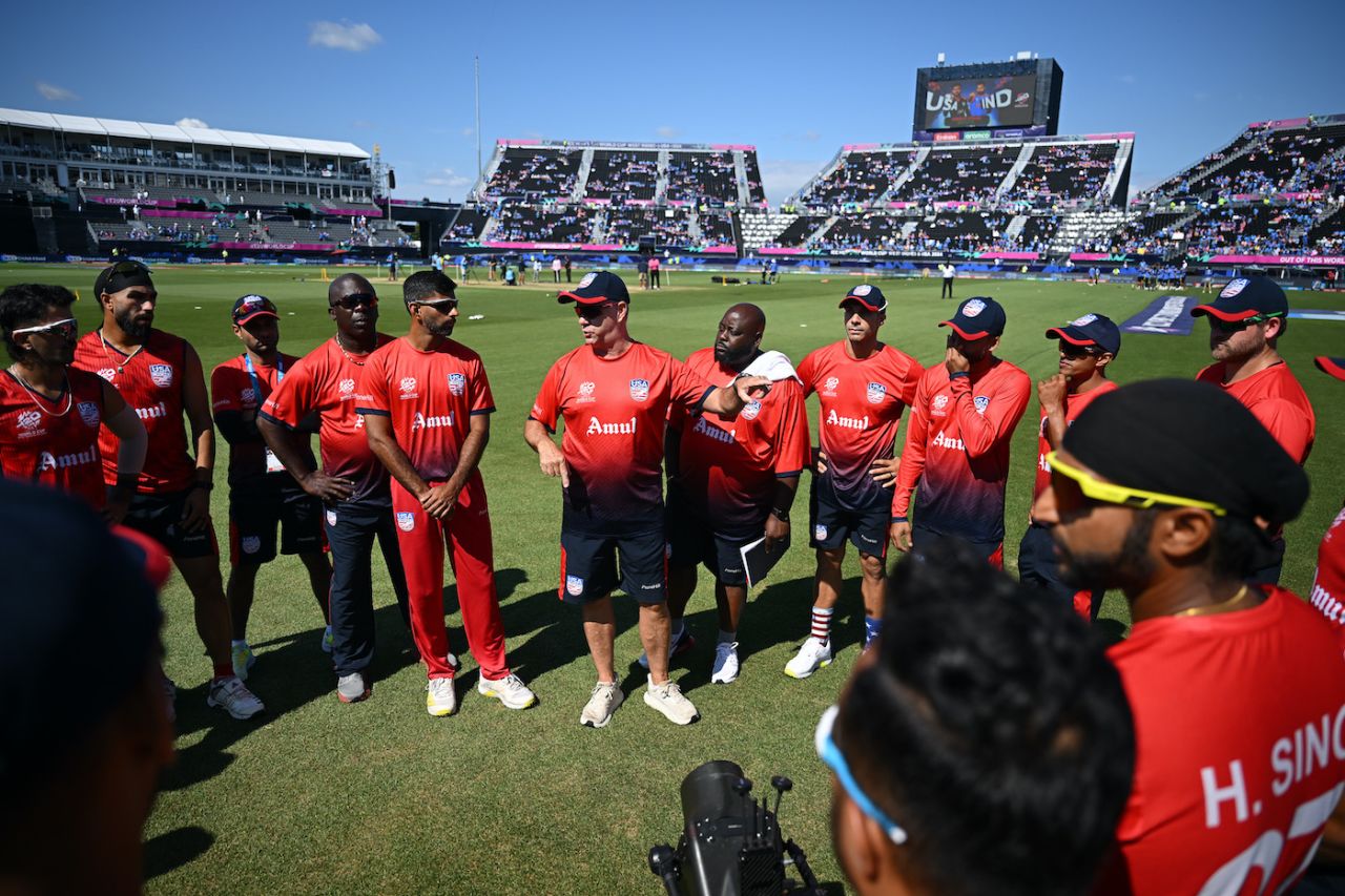 USA coach Stuart Law addresses the side before their match against India, USA vs India, T20 World Cup 2024, New York, June 12, 2024