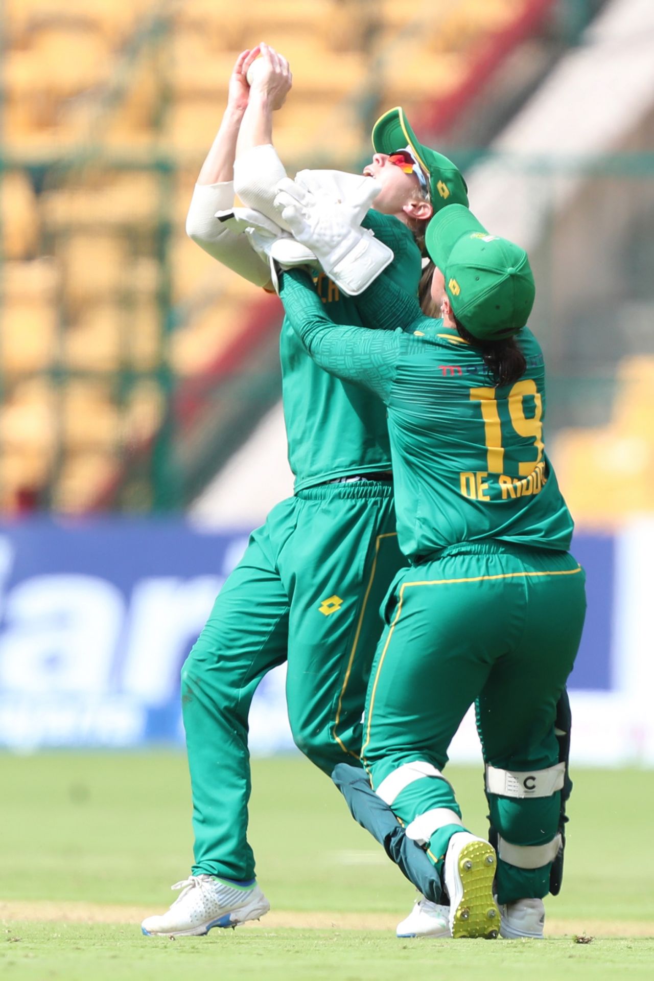 Anneke Bosch and Mieke de Ridder collided while going for Dayalan Hemalatha's catch, India vs South Africa, 2nd women's ODI, Bengaluru, June 19, 2024