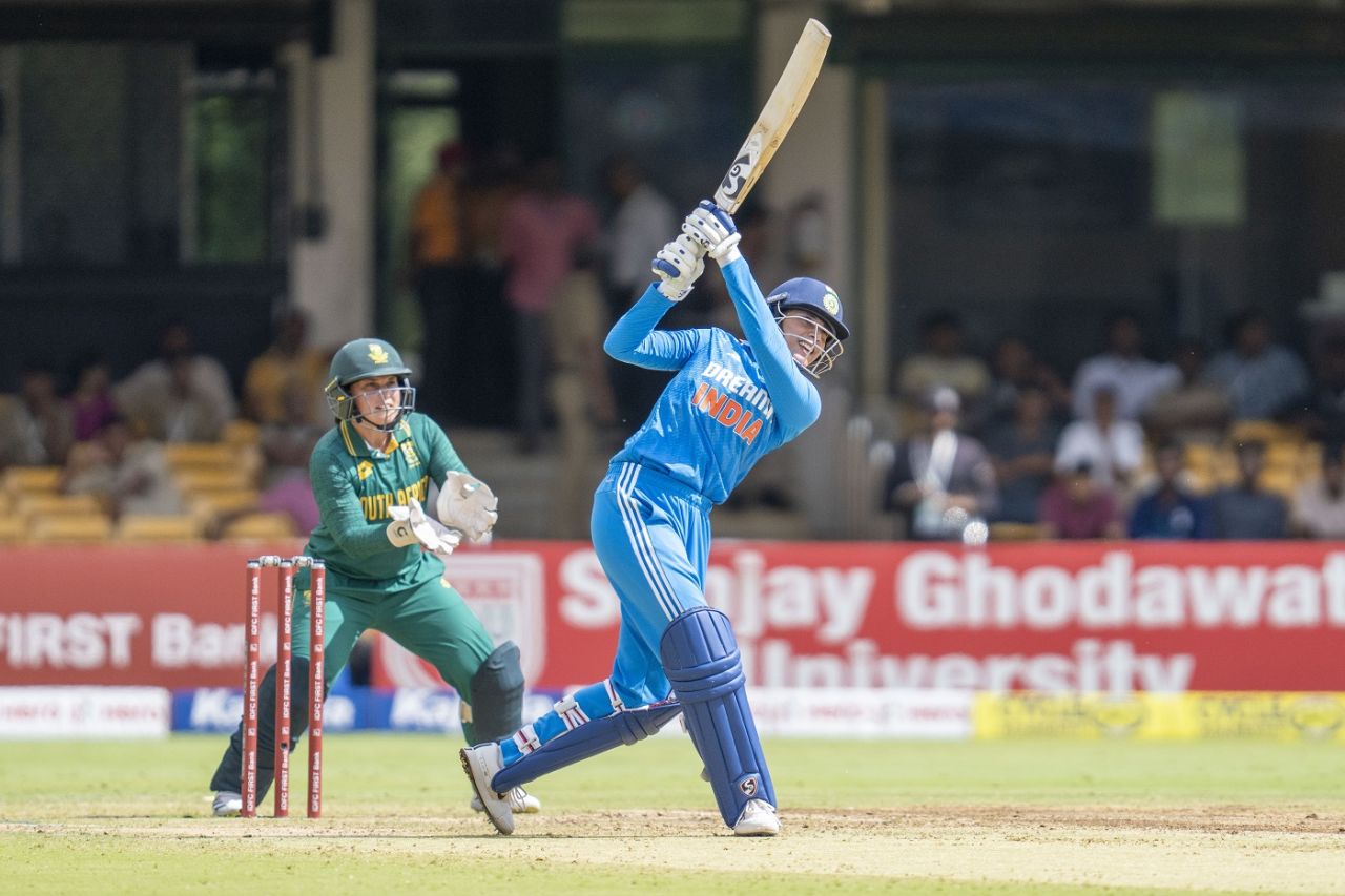 Smriti Mandhana goes aerial, India vs South Africa, 2nd women's ODI, Bengaluru, June 19, 2024