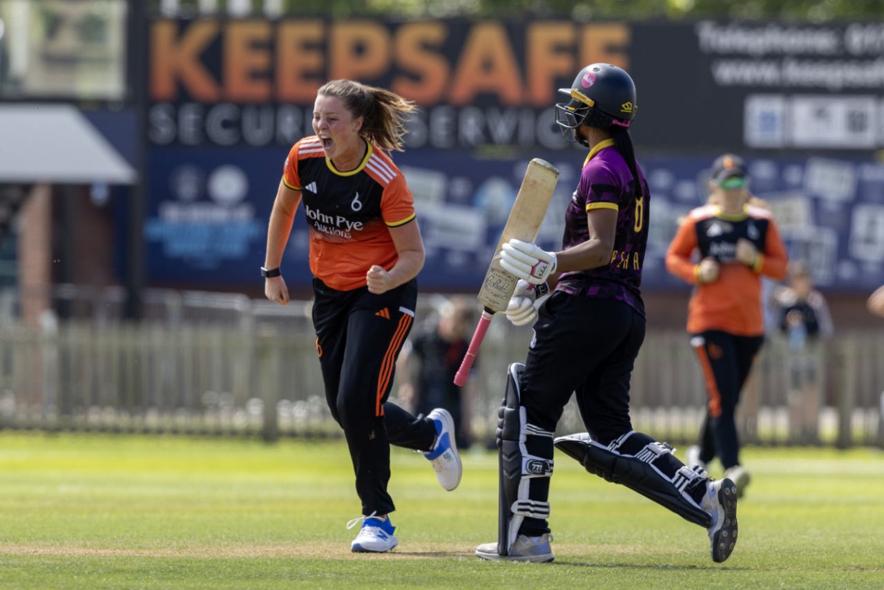 Grace Ballinger was in the wickets, The Blaze vs Central Sparks, Charlotte Edwards Cup, 1st semi-final, Derby, June 22, 2024