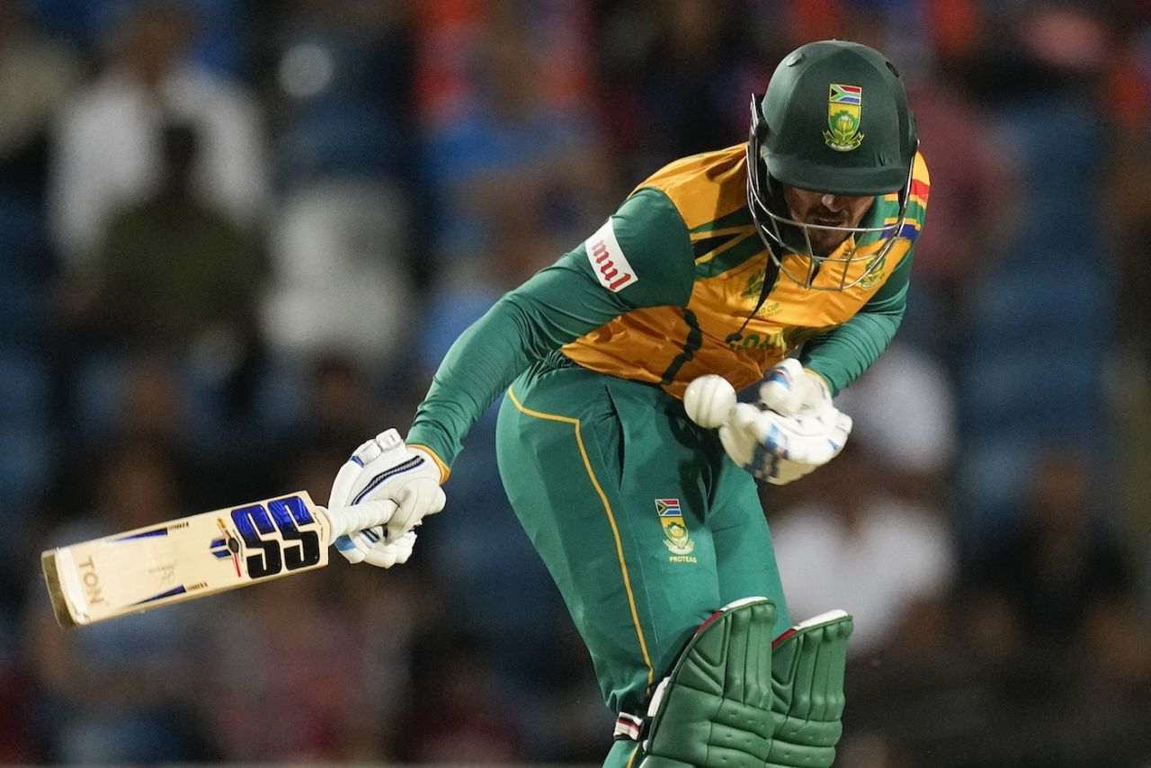 Quinton de Kock took a blow early on in the chase, Afghanistan vs South Africa, 1st semi-final, Tarouba, T20 World Cup, June 26, 2024