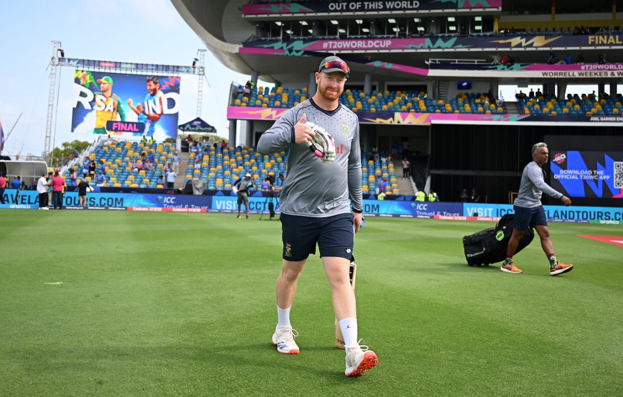 Heinrich Klaasen walks out for a hit before the game, India vs South Africa, T20 World Cup final, Bridgetown, Barbados, June 29, 2024