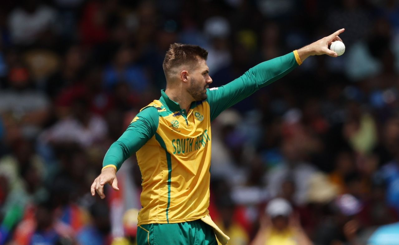 Aiden Markram tries to get his field just right, India vs South Africa, T20 World Cup final, Bridgetown, Barbados, June 29, 2024