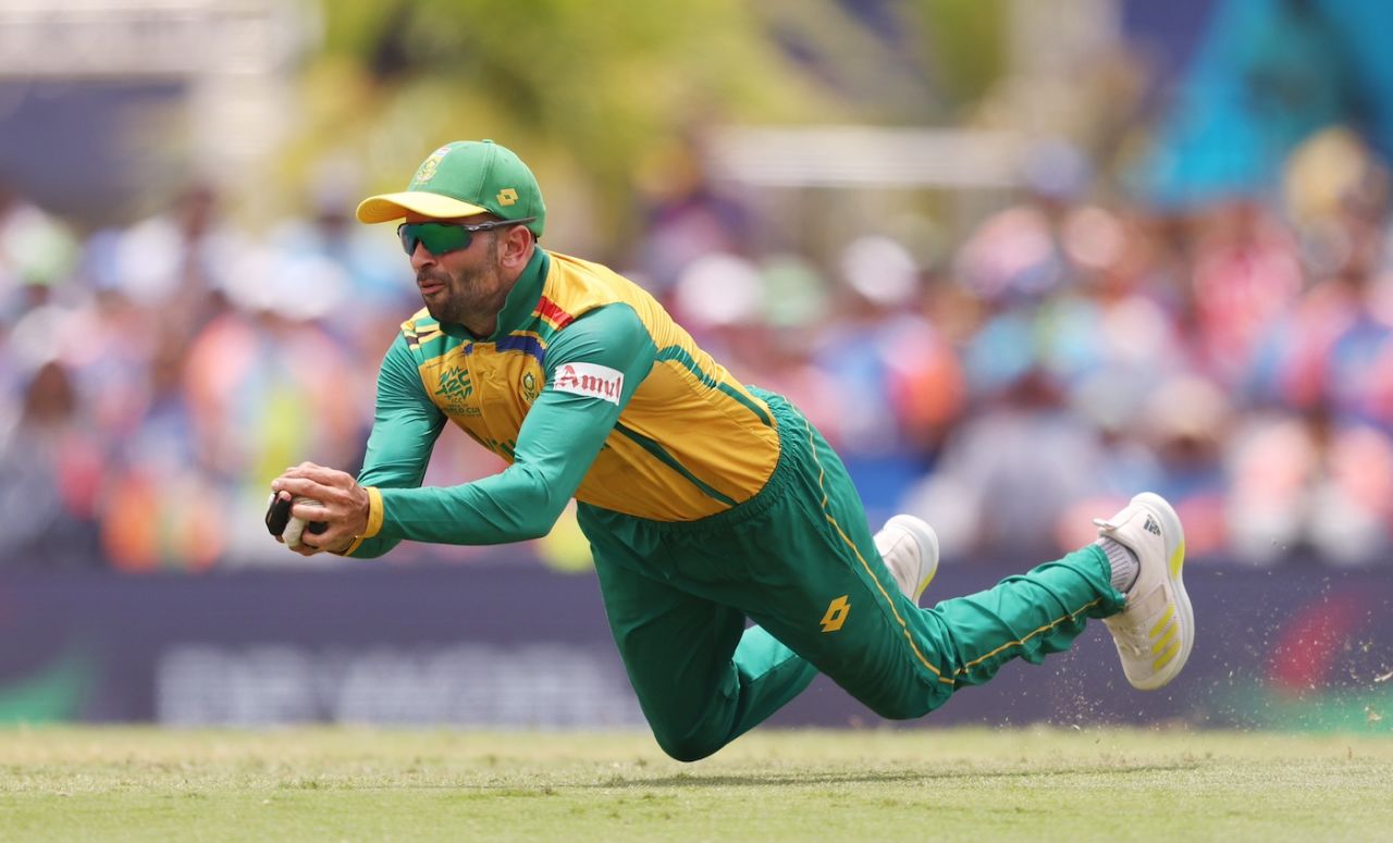 Keshav Maharaj clings on to remove Ravindra Jadeja, India vs South Africa, T20 World Cup final, Bridgetown, Barbados, June 29, 2024