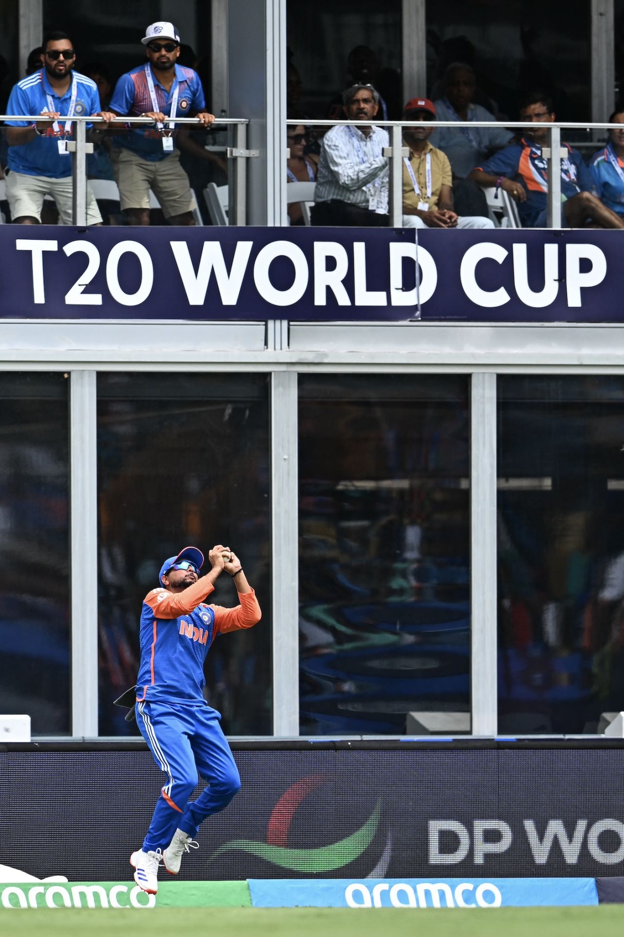 Kuldeep Yadav holds on, and that's the end of Quinton de Kock, India vs South Africa, T20 World Cup final, Bridgetown, Barbados, June 29, 2024