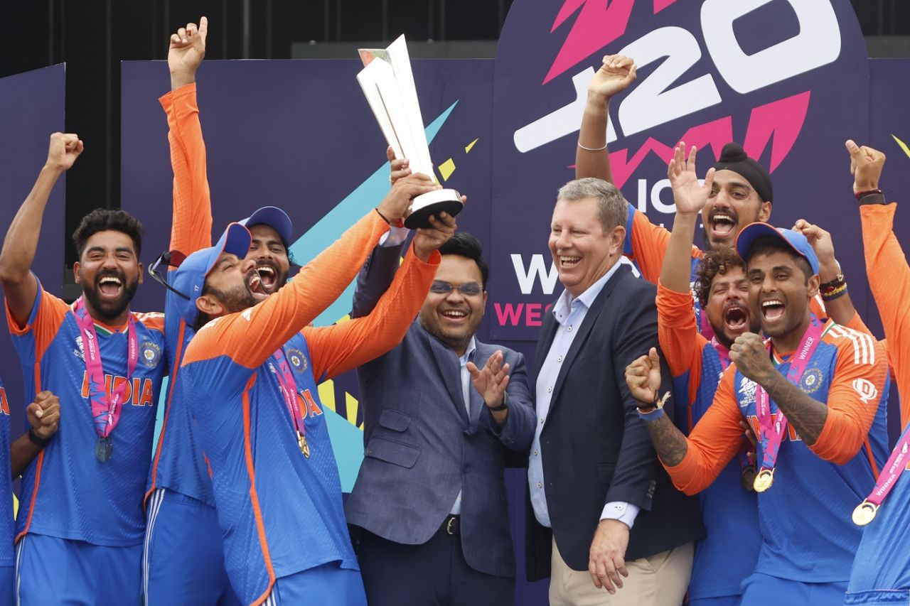 Rohit Sharma lifts the World Cup trophy, India vs South Africa, T20 World Cup final, Bridgetown, Barbados, June 29, 2024