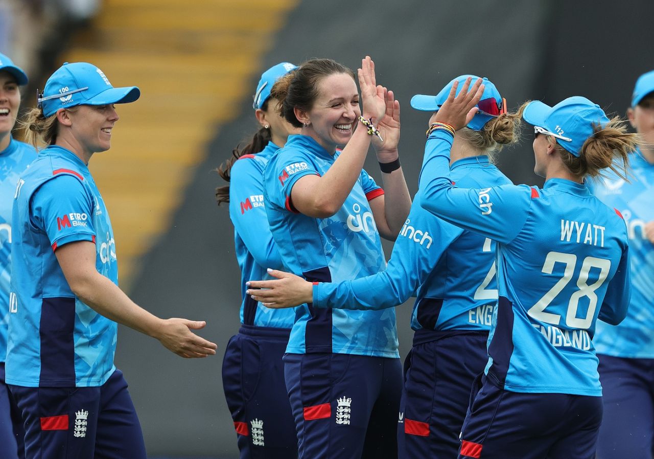 Kate Cross struck early after coming into the side, England vs New Zealand, 2nd Women's ODI, Worcester, June 30, 2024