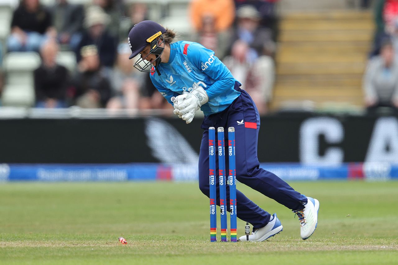 Amy Jones pulled off the stumping of Sophie Devine, England vs New Zealand, 2nd Women's ODI, Worcester, June 30, 2024
