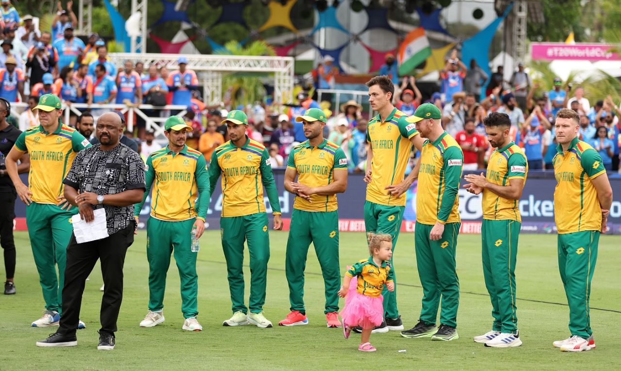 The South Africa players look dejected after the World Cup final loss, India vs South Africa, T20 World Cup final, Bridgetown, Barbados, June 29, 2024