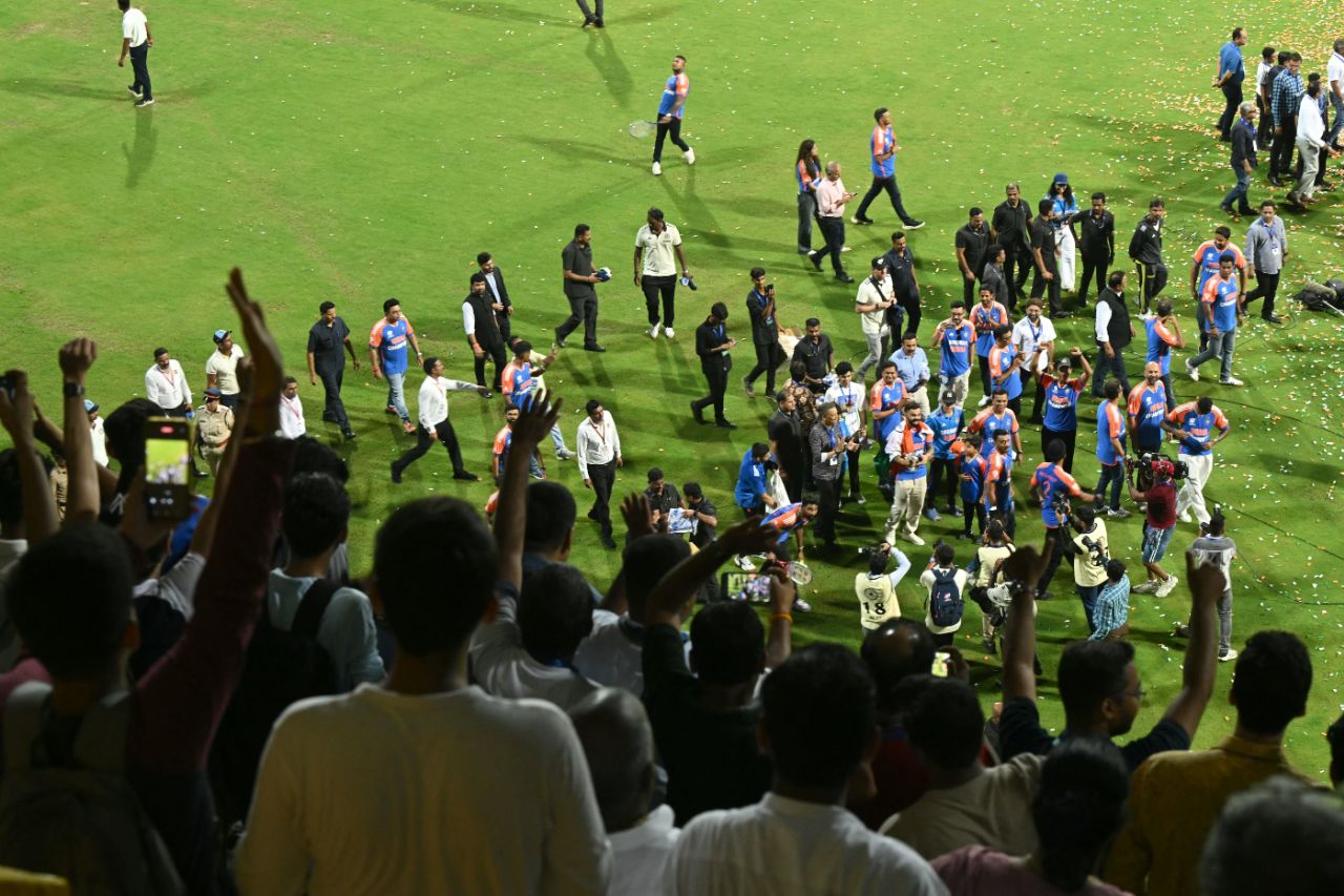 India do a lap of honour of the Wankhede, and use tennis racquets to ping some treats into the stands, Mumbai, July 4, 2024