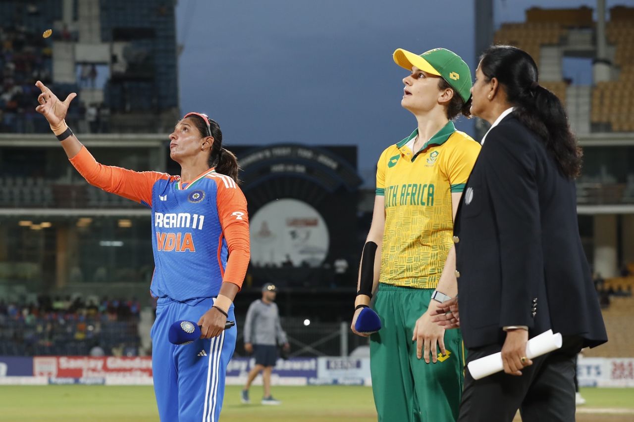 Harmanpreet Kaur and Laura Wolvaardt at the toss, India vs South Africa, 2nd women's T20I, Chennai, July 7, 2024