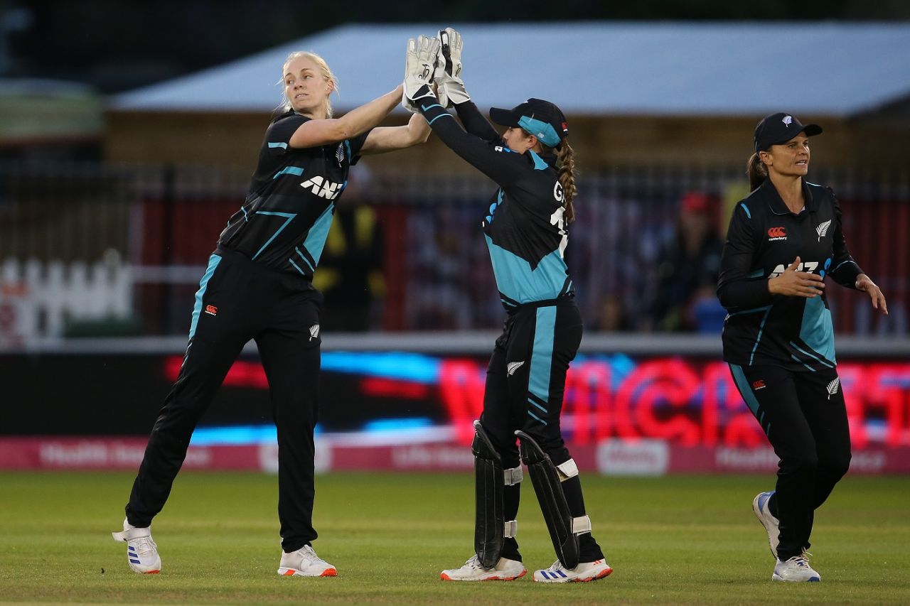 Hannah Rowe struck in her opening over, England vs New Zealand, 2nd Women's T20I, Hove, July 9, 2024