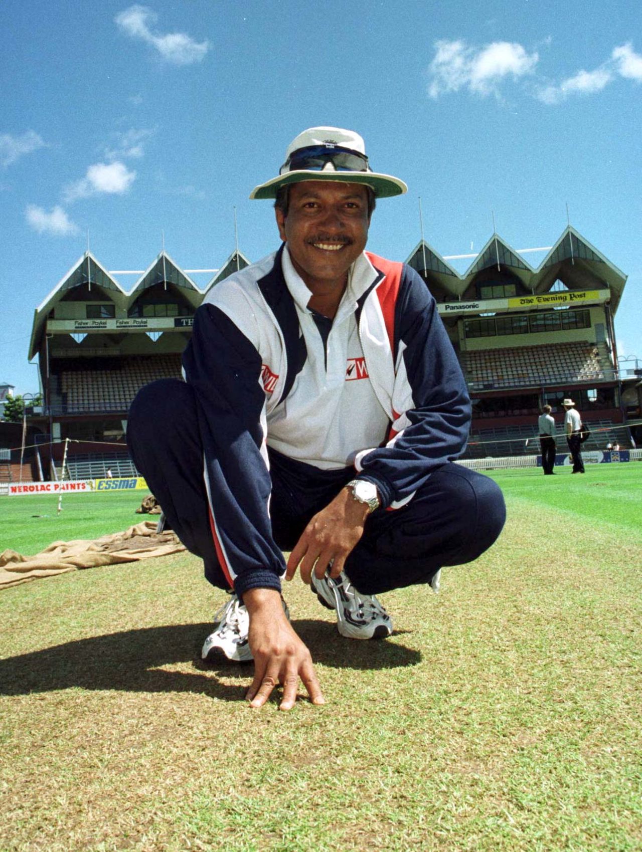 India coach Anshuman Gaekwad checks out the pitch three days before the Test, New Zealand vs India, second Test, Wellington, December 23, 1998 