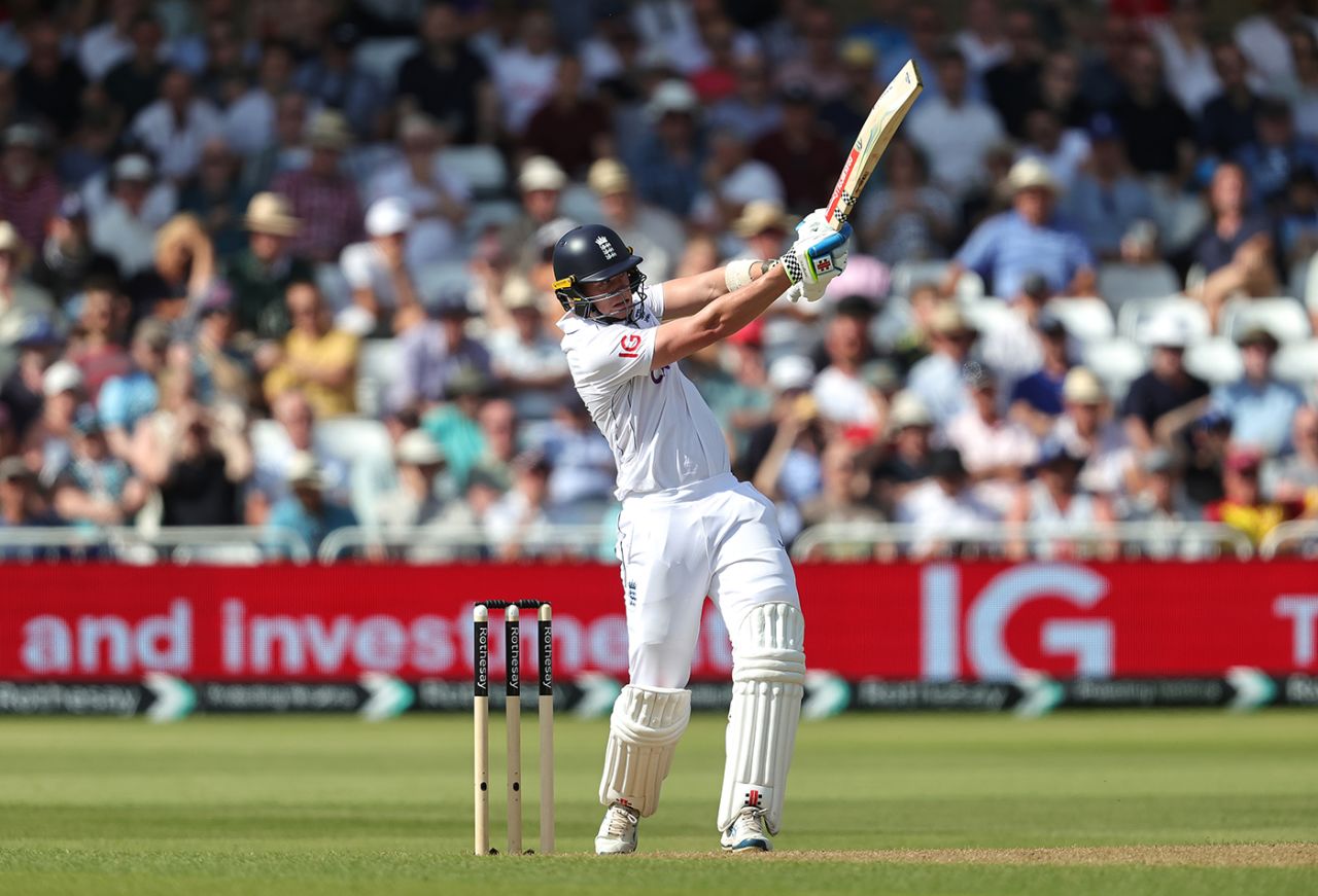 Jamie Smith latches onto a short ball, England vs West Indies, 2nd Men's Test, Trent Bridge, 1st day, July 18, 2024