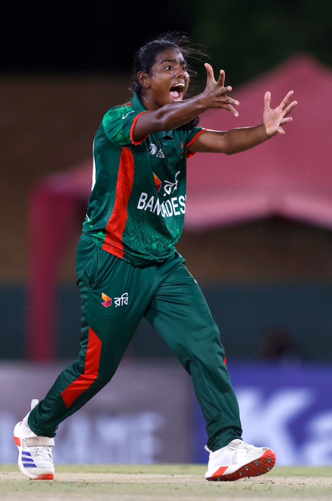 Marufa Akter belts out an appeal, Bangladesh vs Thailand, Women's Asia Cup, Group B, Dambulla, July 22, 2024