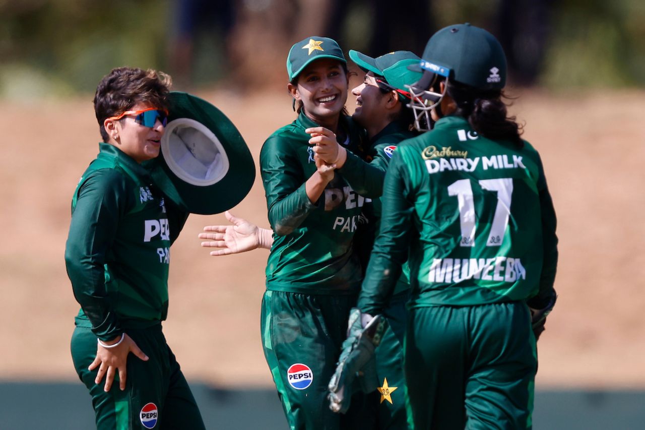 Syeda Aroob Shah celebrates with her team-mates after running out Lavanya Keny, Pakistan vs UAE, Women's Asia Cup, Dambulla, July 23, 2024