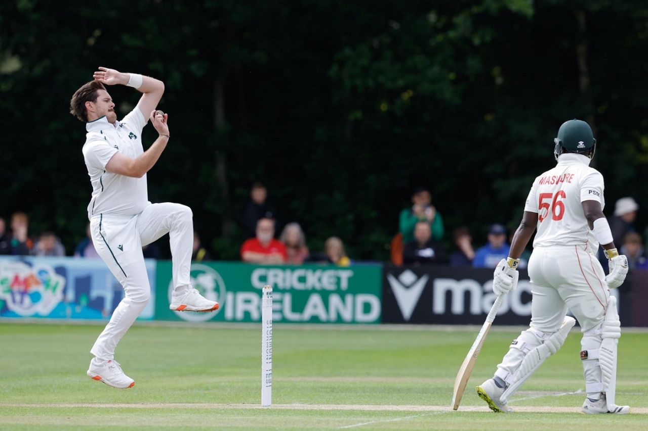 Laura Wolvaardt and Beth Mooney got the innings off to a solid start