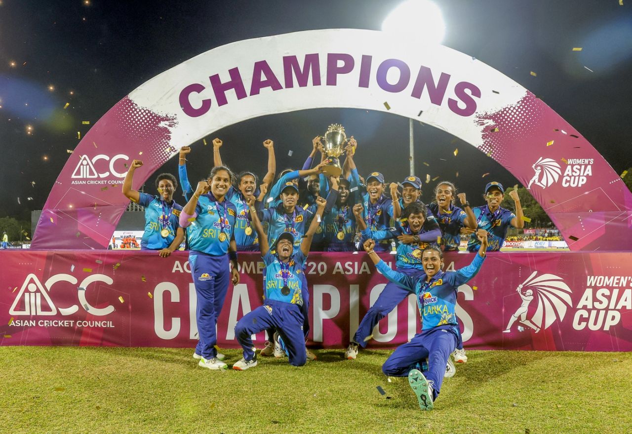 Sri Lanka players celebrate with the trophy, Sri Lanka vs India, Women's Asia Cup 2024 final, Dambulla, July 28, 2024