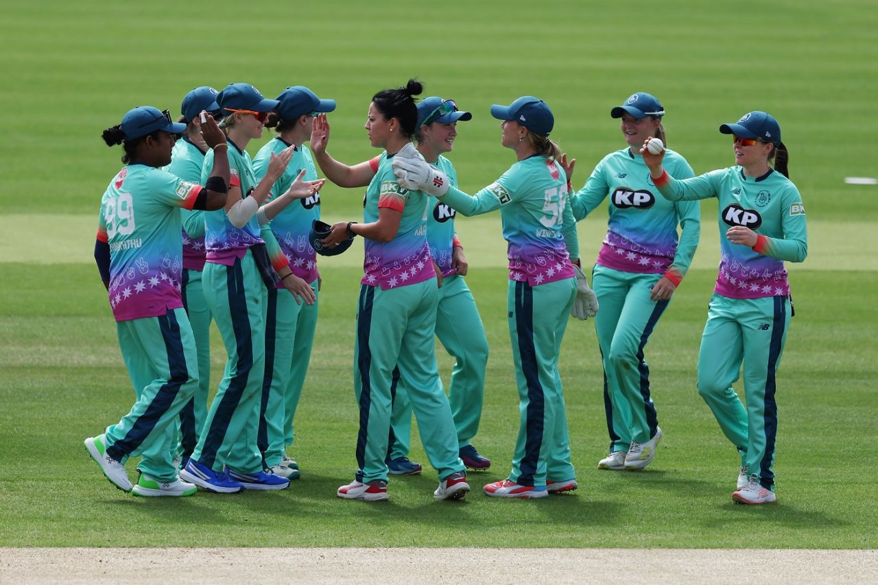 Marizanne Kapp is mobbed by her team-mates, London Spirit vs Oval Invincibles, the Hundred (women's), Lord's, August 4, 2024