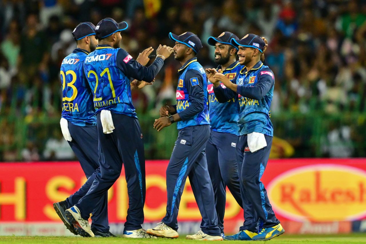 Sri Lanka get together after the wicket of Rohit Sharma, Sri Lanka vs India, 2nd ODI, Colombo, August 4, 2024