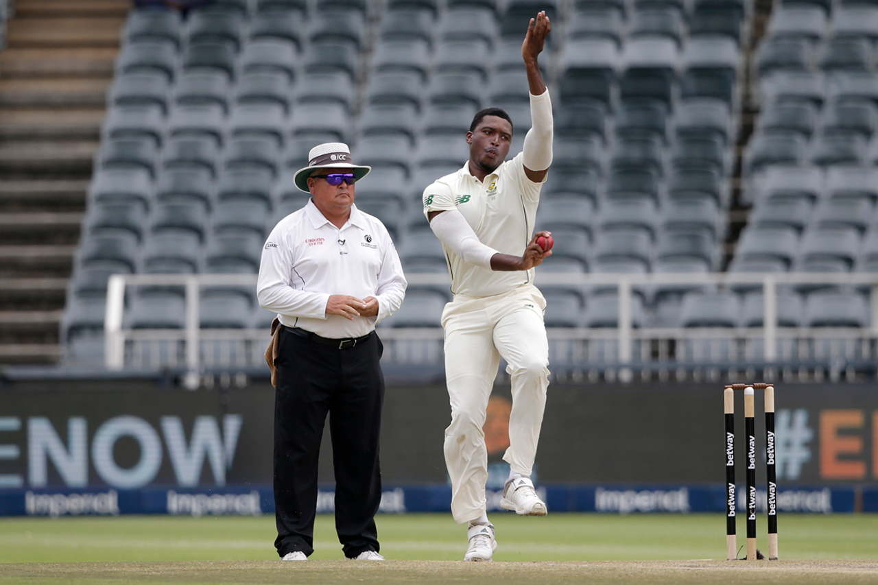 Lungi Ngidi bowls, South Africa vs Sri Lanka, 2nd Test, 3rd day, Johannesburg, January 5, 2021