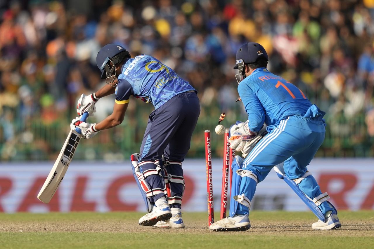 Dunith Wellalage was done in by the sharp spin from Riyan Parag, Sri Lanka vs India, 3rd ODI, Colombo, August 7, 2024