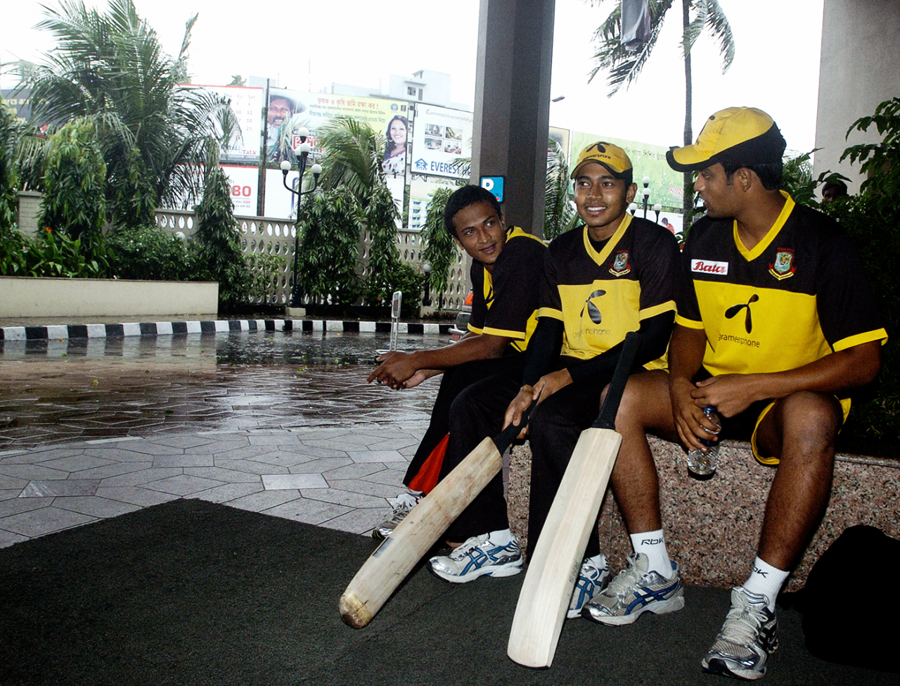 Shakib Al Hasan, Mushfiqur Rahim and Tamim Iqbal wait outside the hotel for the team bus to the ground, Dhaka, October 26, 2008