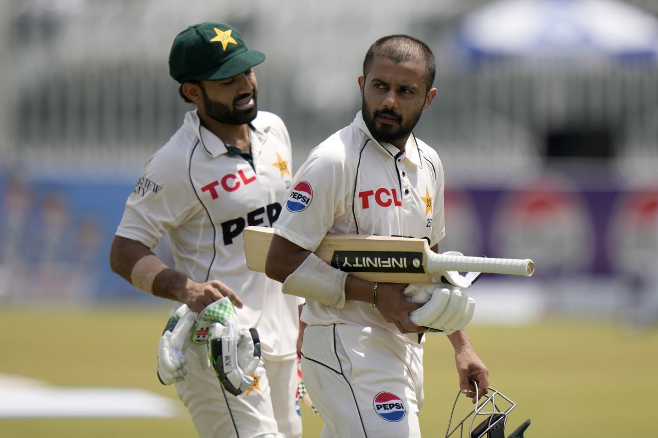 Mohammed Rizwan and Saud Shakeel walk off at lunch, having batted an entire session, Pakistan vs Bangladesh, 1st Test, day 2, Rawalpindi, August 22, 2024