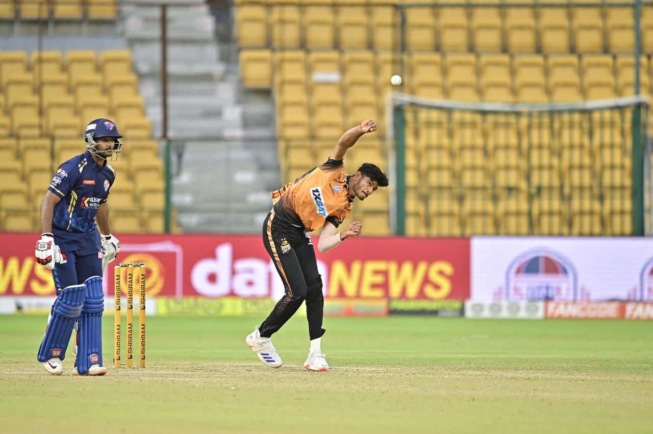 Manvanth Kumar picked up four wickets, then bowled and batted in a Super Over, Bengaluru Blasters vs Hubli Tigers, Maharaja T20 Trophy, Bengaluru, August 23, 2024