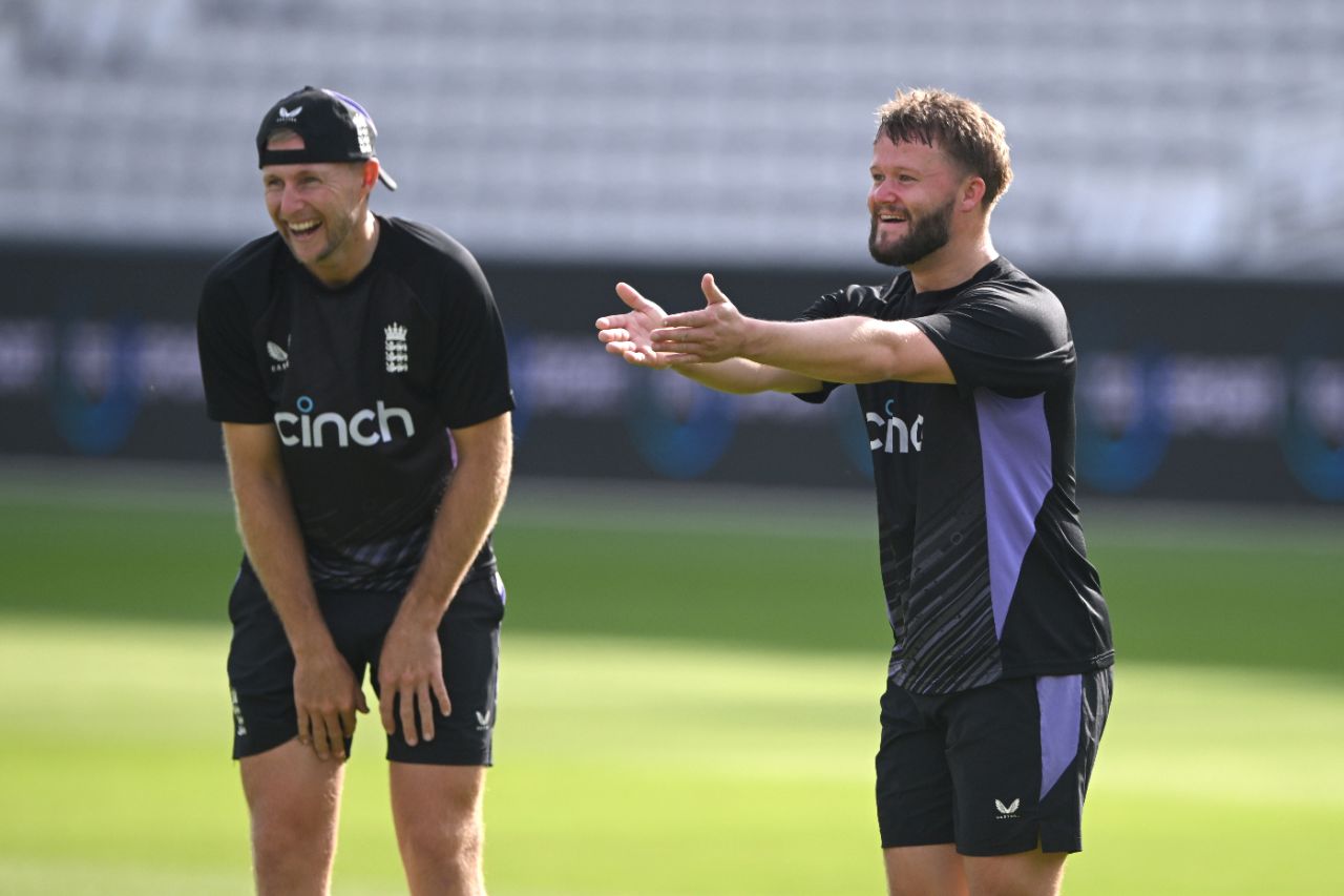 Joe Root and Ben Duckett share a joke during training, England vs Sri Lanka, 2nd Test, Lord's, preview day, August 28, 2024