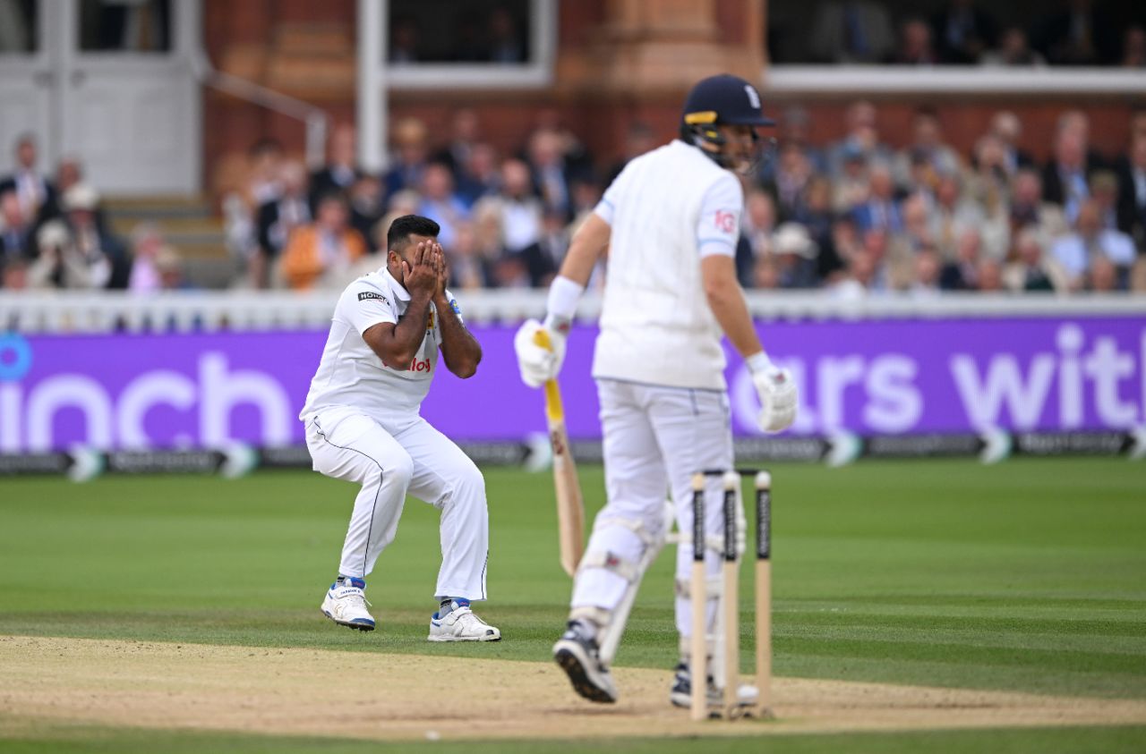 Joe Root survived an edge through the cordon off Lahiru Kumara, England vs Sri Lanka, 2nd Test, Lord's, 3rd day, August 31, 2024
