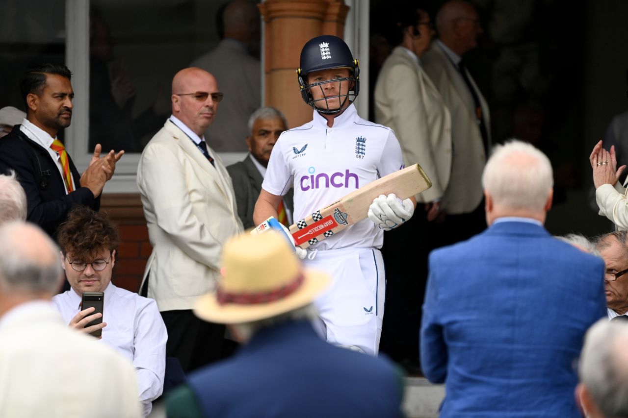 All eyes on Ollie Pope as he walks out to bat on day three, England vs Sri Lanka, 2nd Test, Lord's, 3rd day, August 31, 2024