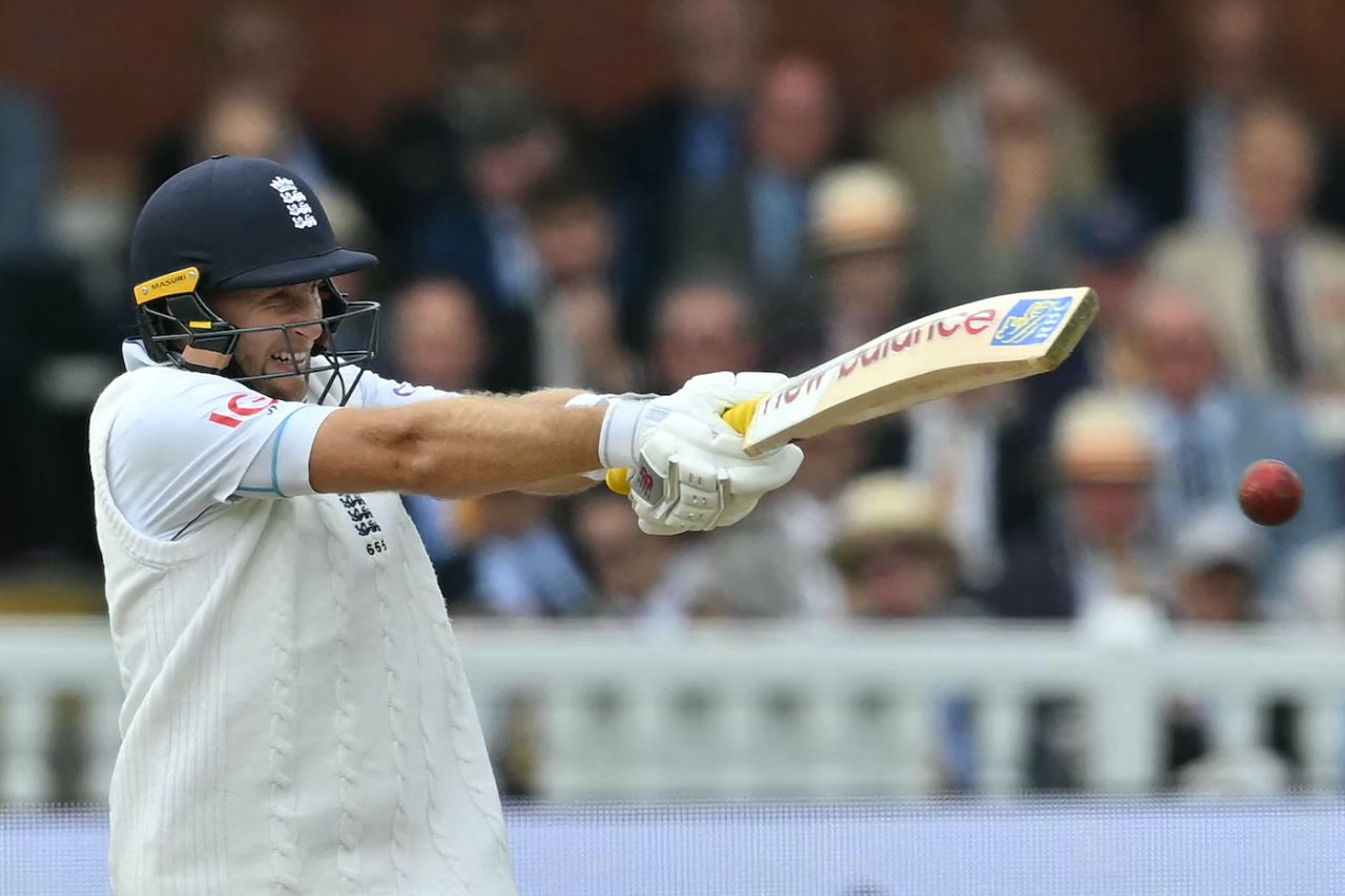 Joe Root had to deal with a bouncer barrage in the first session, England vs Sri Lanka, 2nd Test, Lord's, 3rd day, August 31, 2024