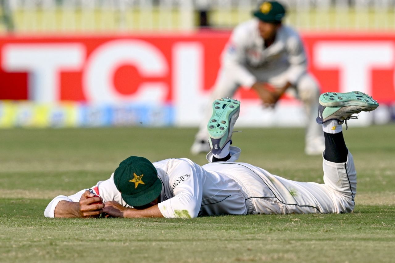 Shan Masood reacts to dropping Hasan Mahmud in the covers, Pakistan vs Bangladesh, 2nd Test, Rawalpindi, 3rd day, September 1, 2024