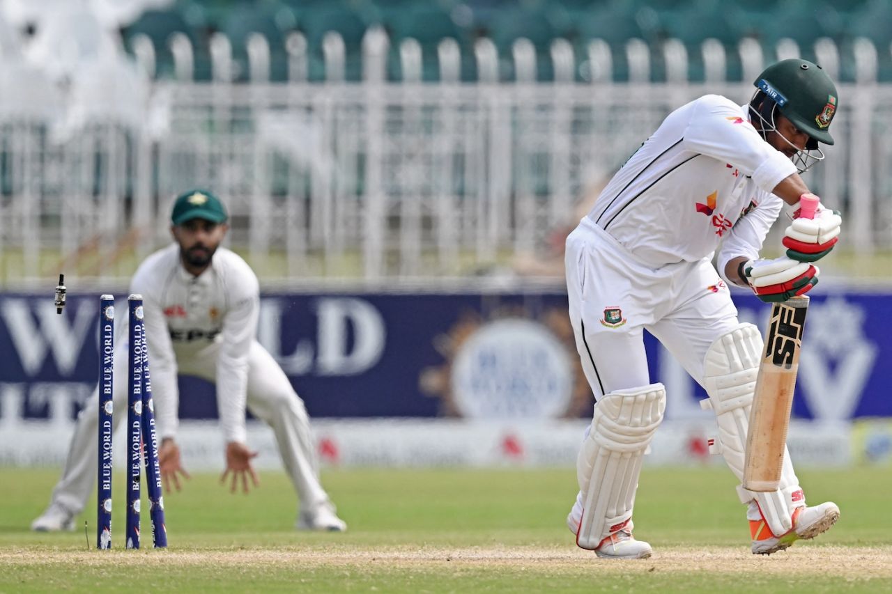 Zakir Hasan loses his stumps to Mir Hamza, Pakistan vs Bangladesh, 2nd Test, Rawalpindi, 5th day, September 3, 2024