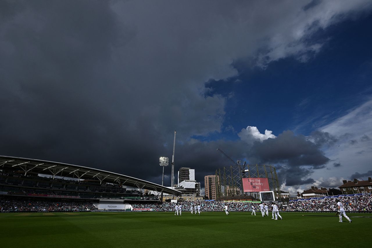 Dark clouds rolled in at The Oval during the afternoon session, England vs Sri Lanka, 3rd Men's Test, The Oval, 3rd day, September 8, 2024