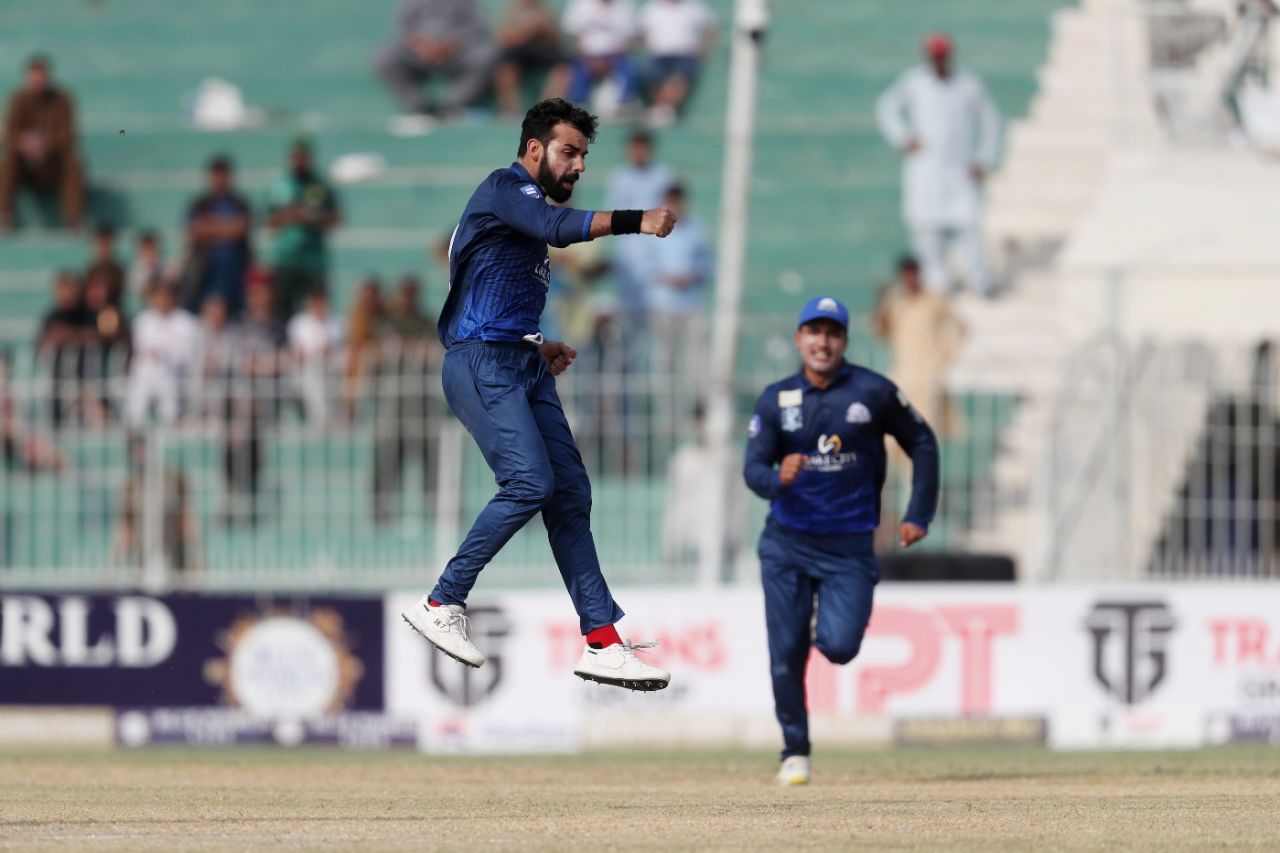 Shadab Khan celebrates dismissing Imam-ul-Haq, Lions vs Panthers, Champions One-Day Cup, Faisalabad, September 16, 2024