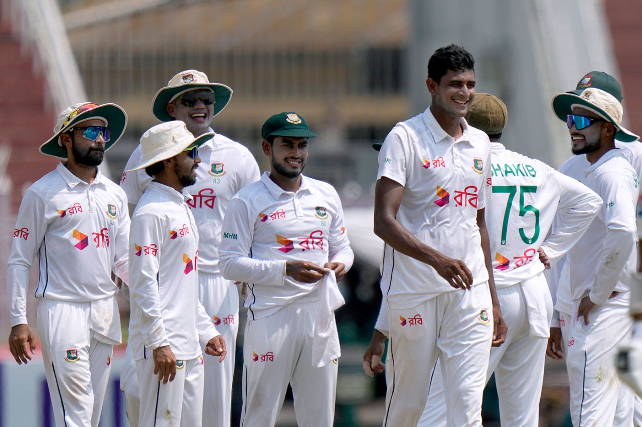 Nahid Rana celebrates with his team-mates, Pakistan vs Bangladesh, 2nd Test, Rawalpindi, 4th day, September 2, 2024