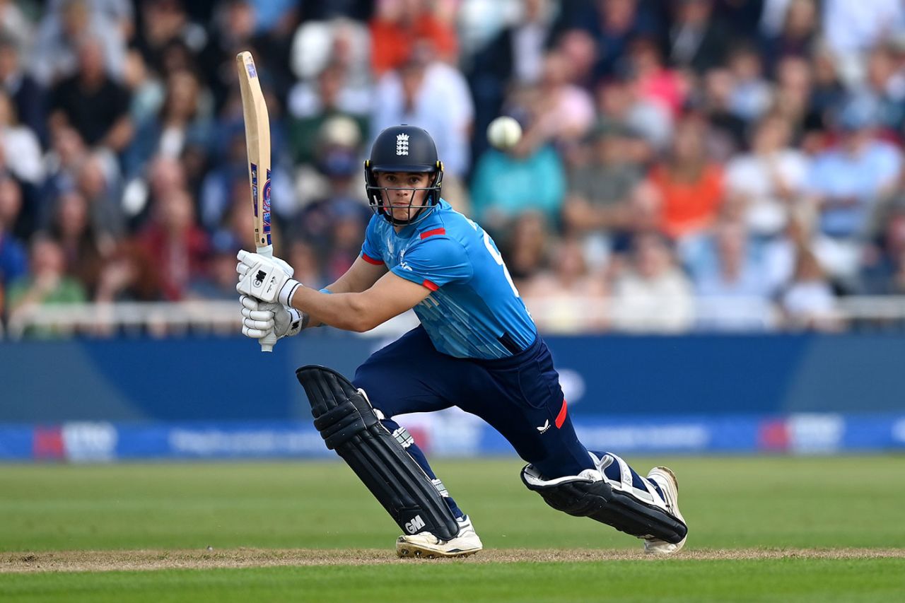 Jacob Bethell tried to hold the lower order together on his ODI debut, England vs Australia, 1st ODI, Trent Bridge, September 19, 2024