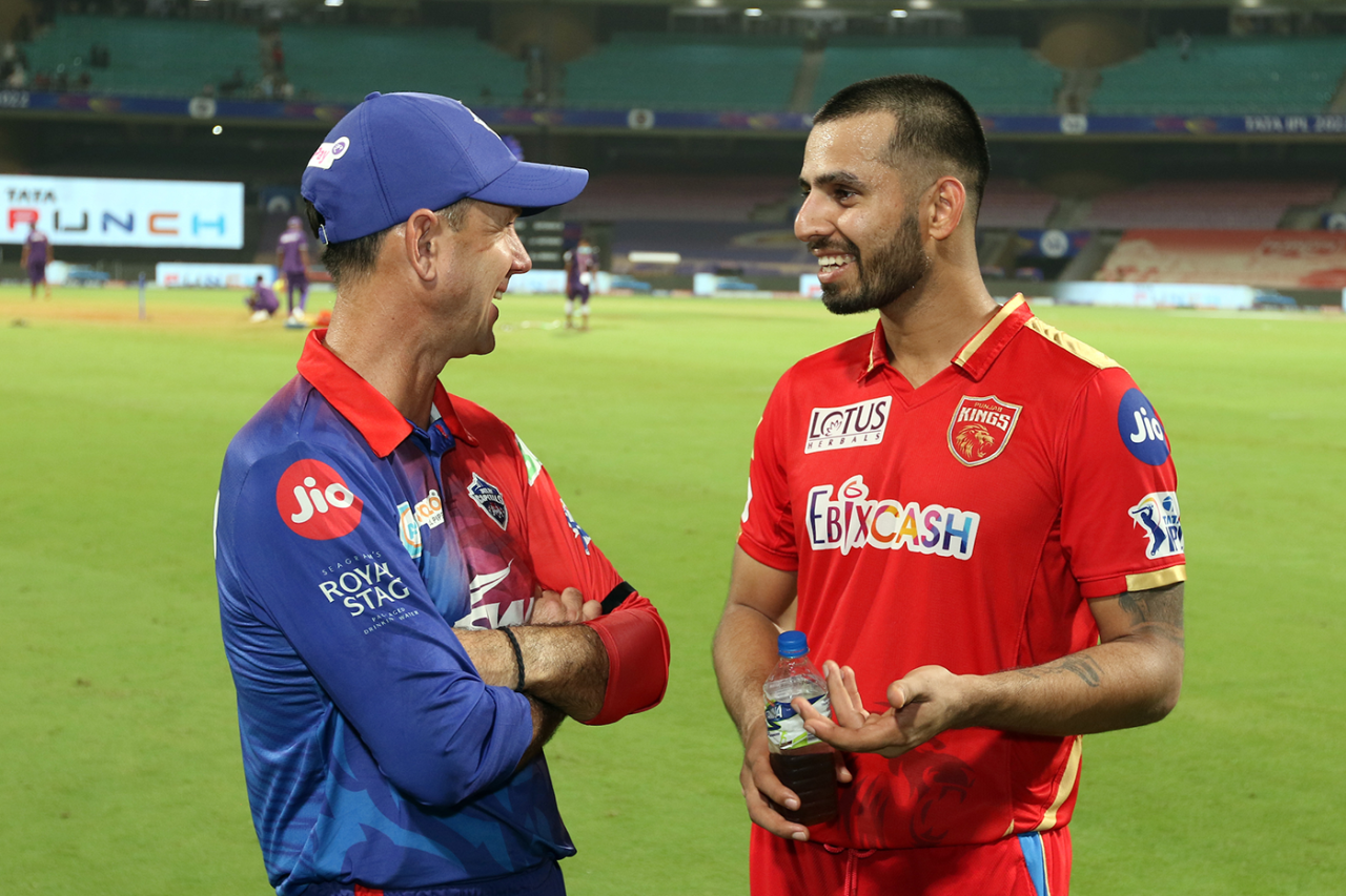 Ricky Ponting chats with Jitesh Sharma Delhi Capitals vs Punjab Kings, IPL 2022, DY Patil Stadium, Mumbai, May 16, 2022