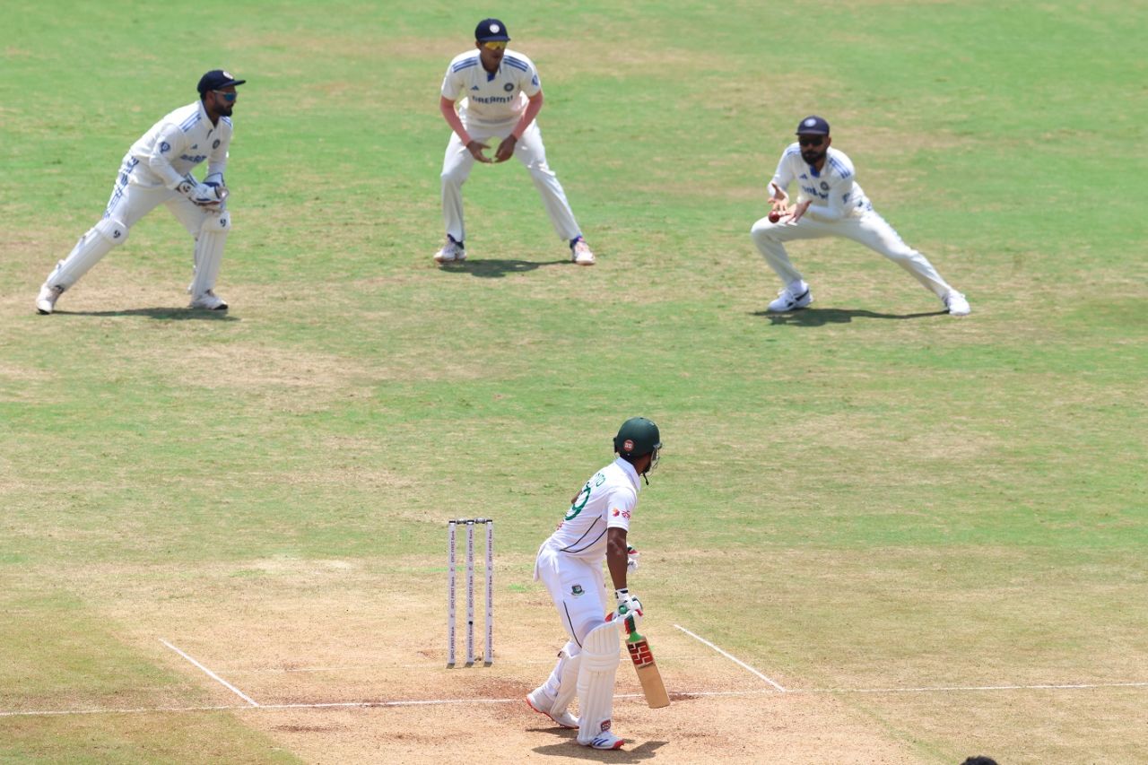 Virat Kohli watches Najmul Hossain Shanto's edge right into his hands, India vs Bangladesh, 1st Test, day two, Chennai, September 20, 2024