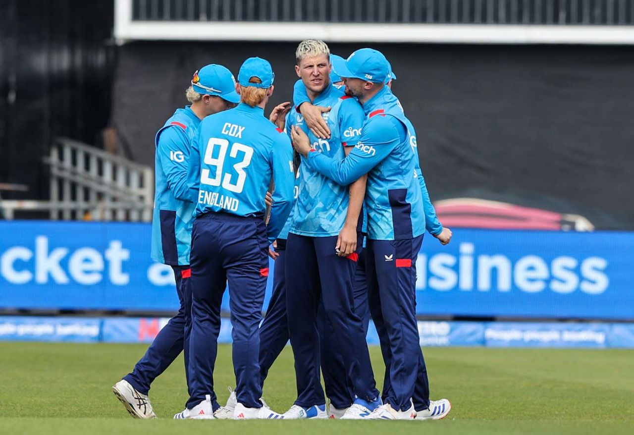 Brydon Carse struck twice in two balls, England vs Australia, 2nd ODI, Headingley, September 21, 2024