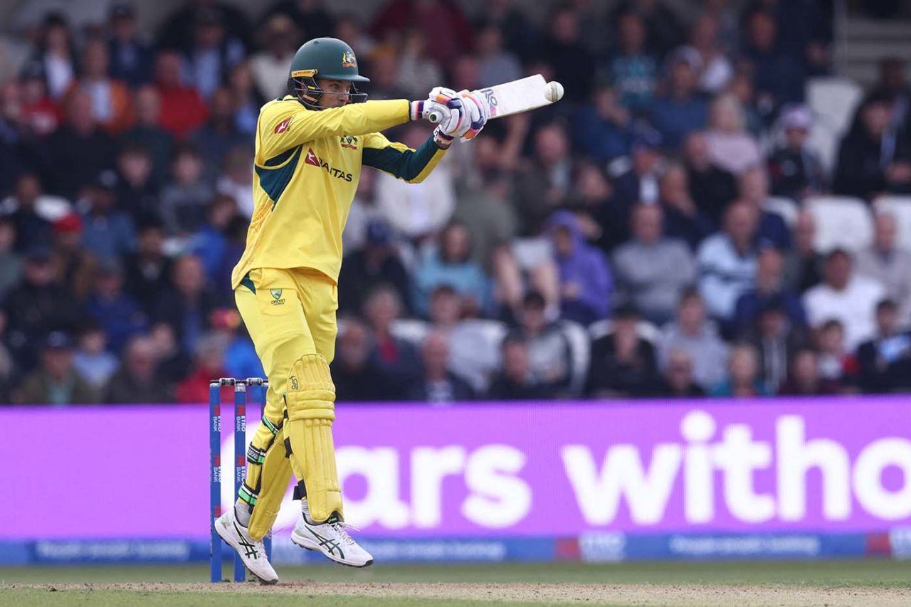 Alex Carey pulls during his fighting half-century, England vs Australia, 2nd ODI, Headingley, September 21, 2024