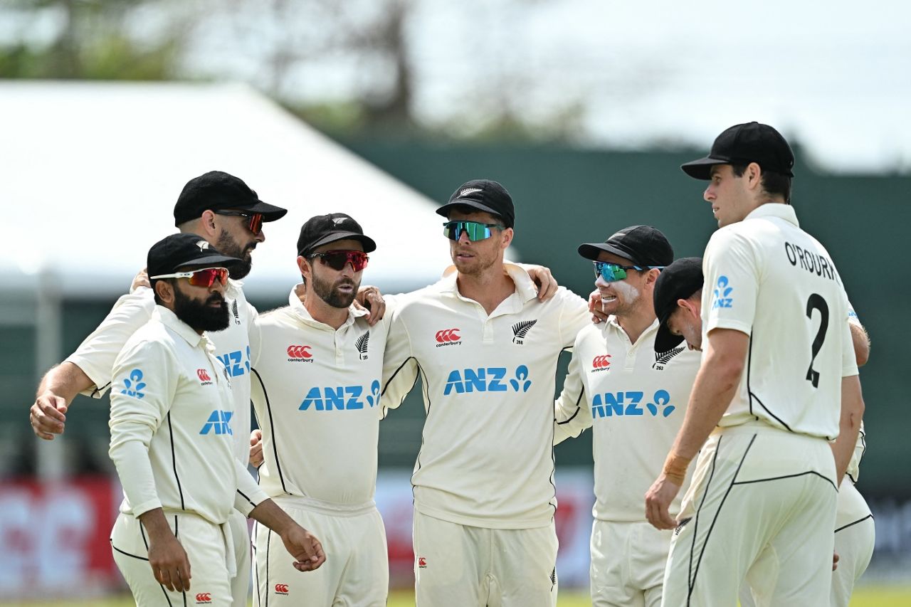 New Zealand players are in a huddle, Sri Lanka vs New Zealand, 1st Test, 3rd day, Galle, September 22, 2024