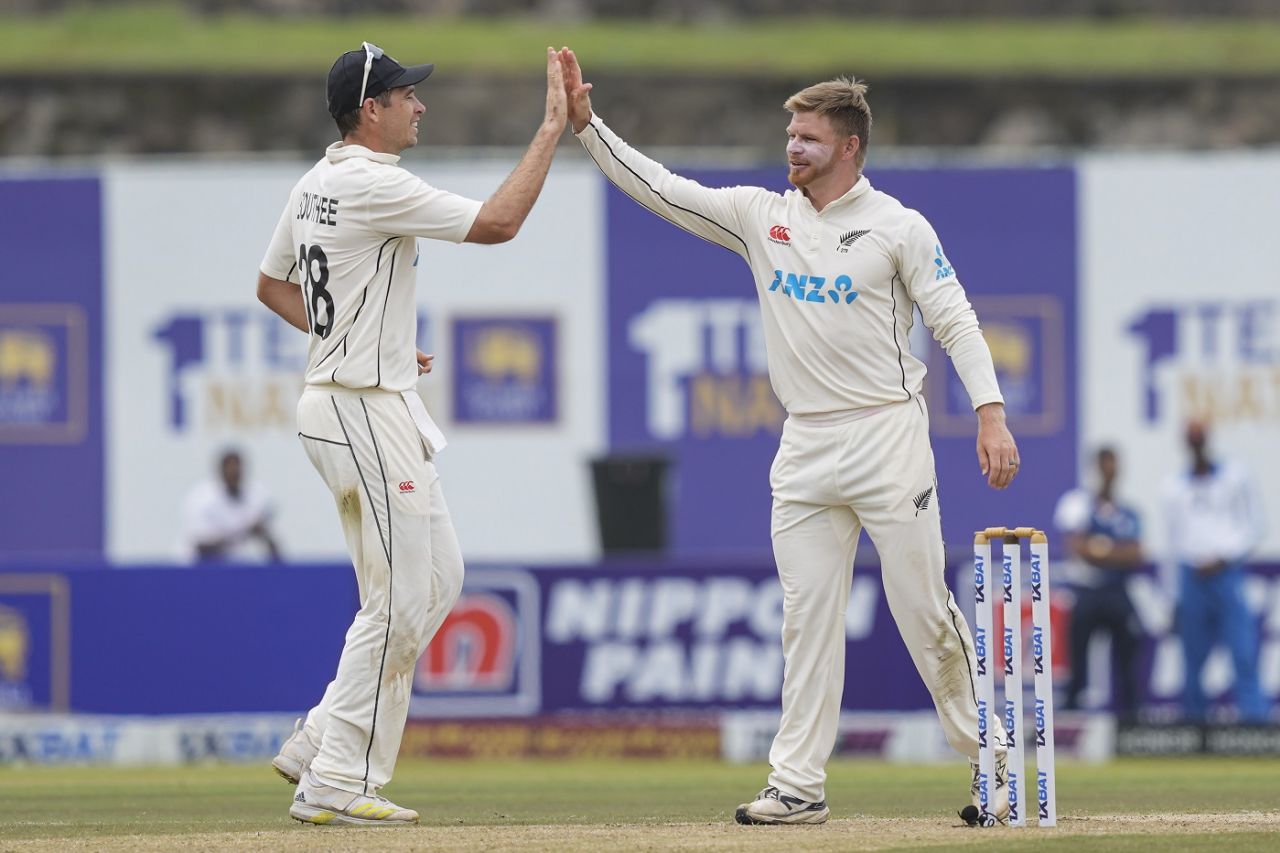 Tim Southee and Glenn Phillips get together after the latter got Angelo Mathews out, Sri Lanka vs New Zealand, 2nd Test, 2nd day, Galle, September 27, 2024