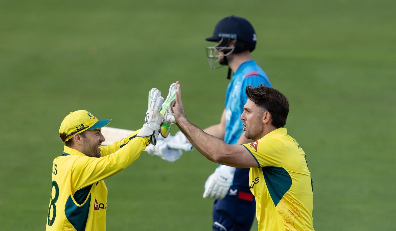 Mitchell Marsh celebrates with Josh Inglis after swinging out Will Jacks, England vs Australia, 4th ODI, Lord's, September 27, 2024