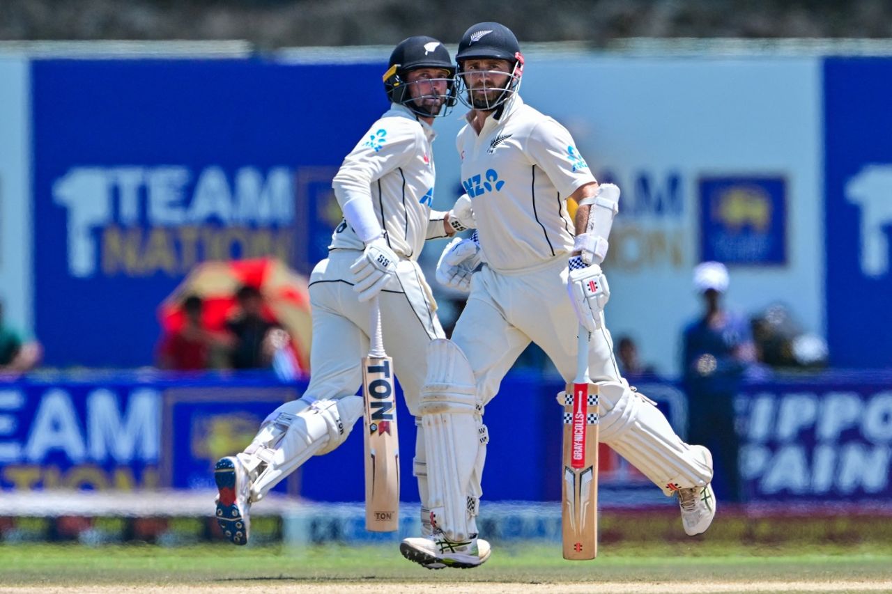 Kane Williamson and Devon Conway run between the wickets, Sri Lanka vs New Zealand, 2nd Test, Galle, 3rd day, September 28, 2024