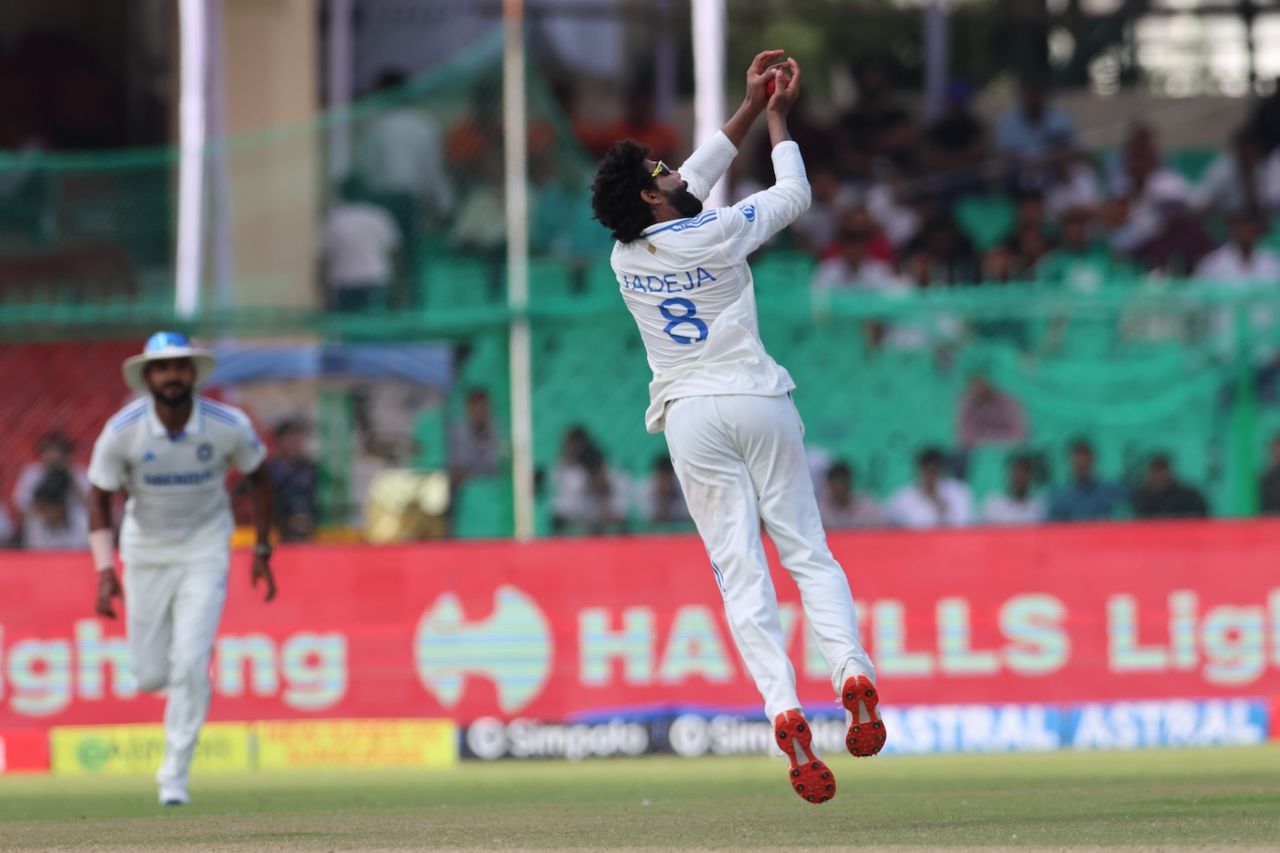 Ravindra Jadeja took a return catch to reach 300 Test wickets, 2nd Test, 4th day, Kanpur, September 30, 2024